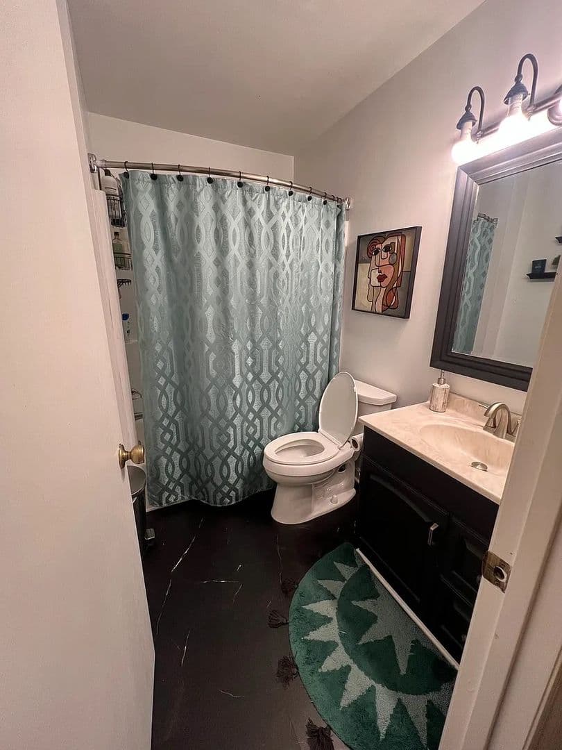 Durham House: 2 Willow Bridge Dr