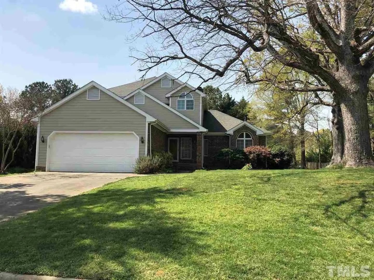 Apex House: 1010 Kingsway Dr