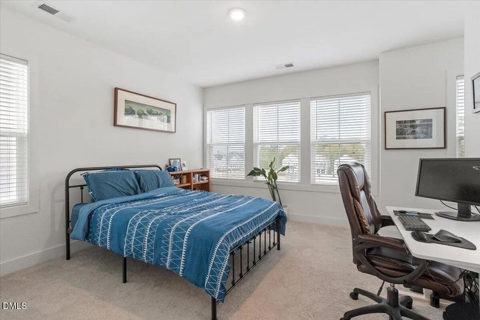 Knightdale House: 522 Billingshurst Wy