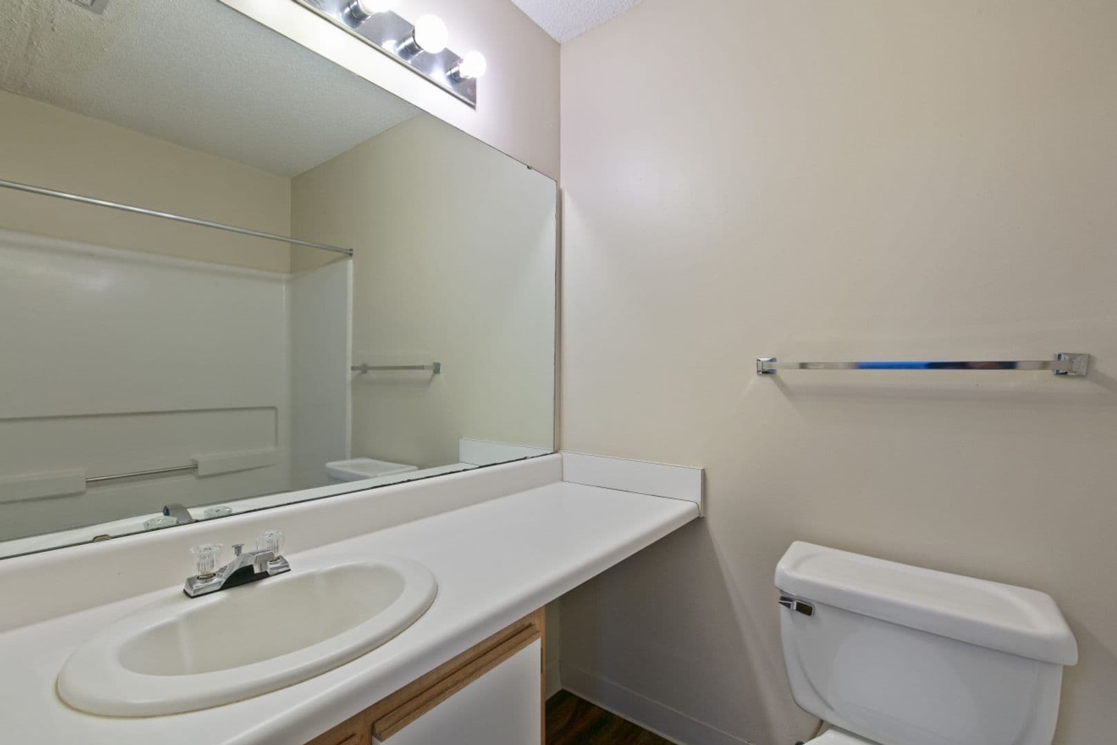 Raleigh House: 1251 #002 University Ct