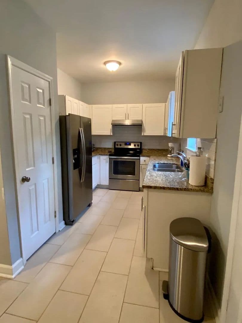 Atlanta House: 1121 Jones Ave
