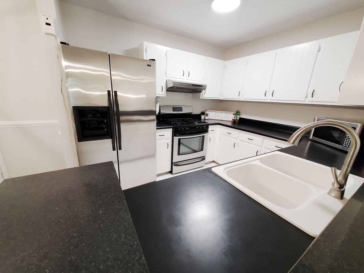 Raleigh House: 2824 Henslowe Dr