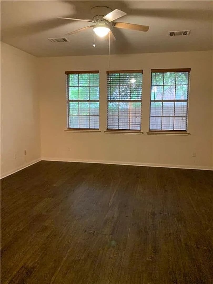 Round Rock House: 1724 Fort Grant Dr