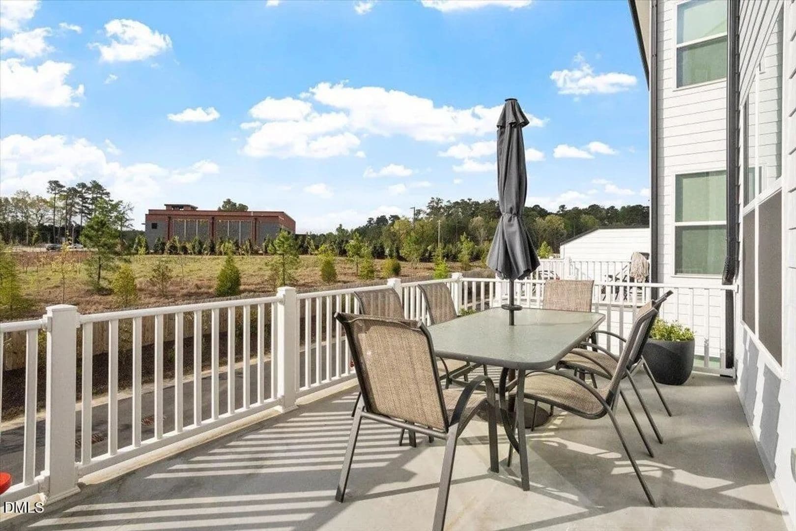 Knightdale House: 522 Billingshurst Wy