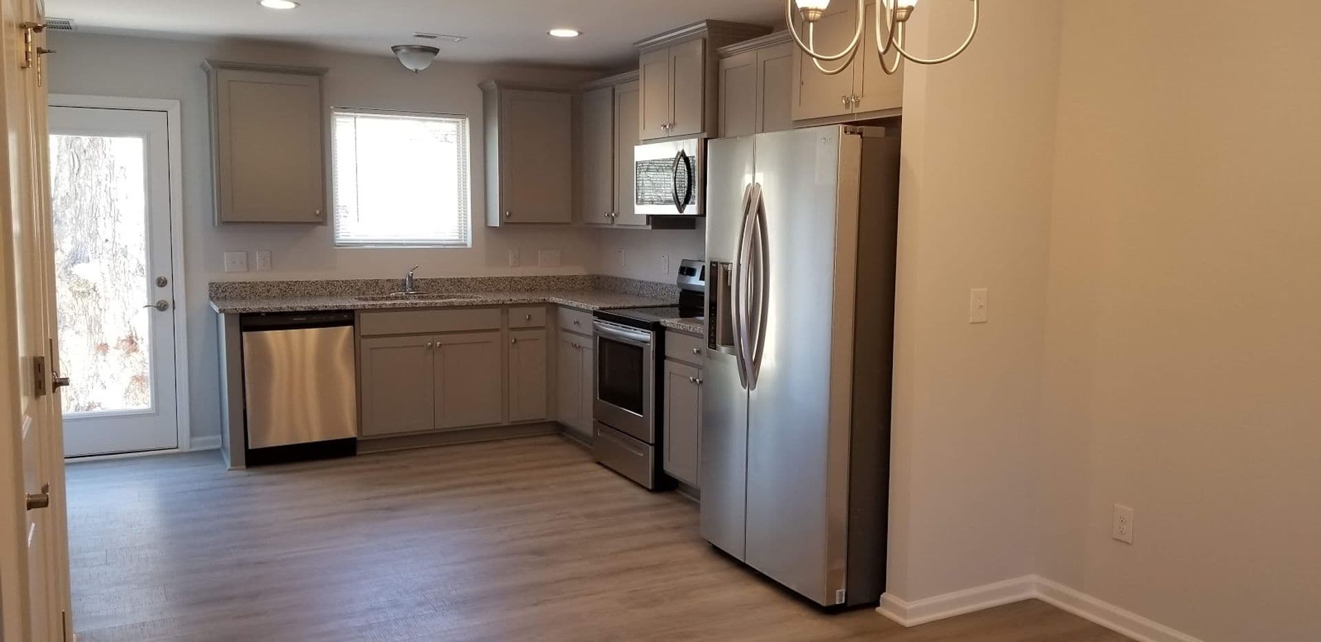 Raleigh House: 323 Switch St