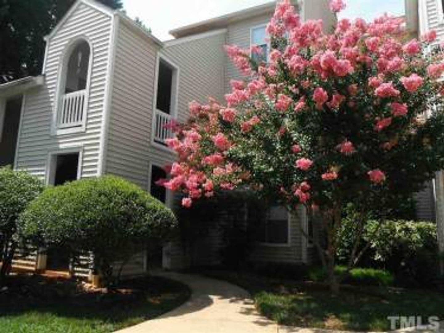Raleigh House: 6111 Sunpointe Dr