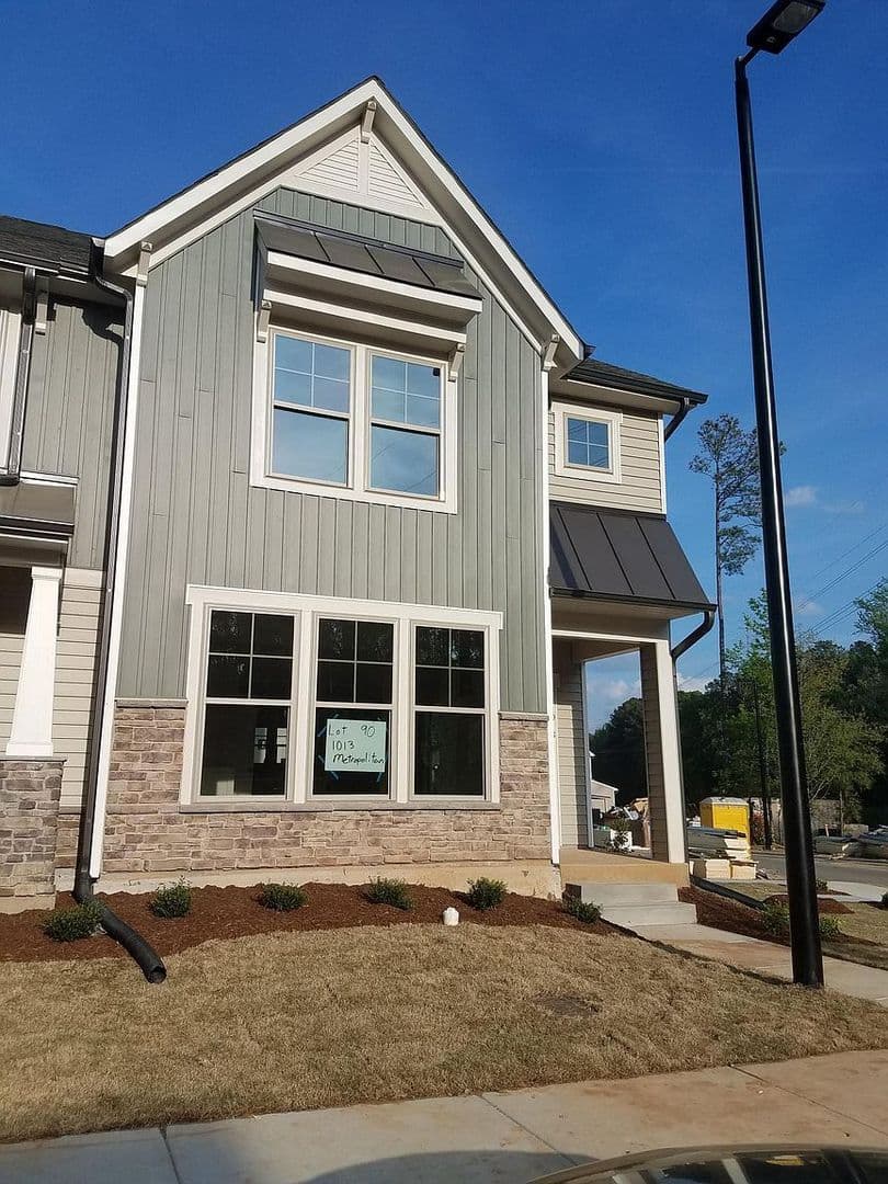 Durham House: 1013 Metropolitan Dr