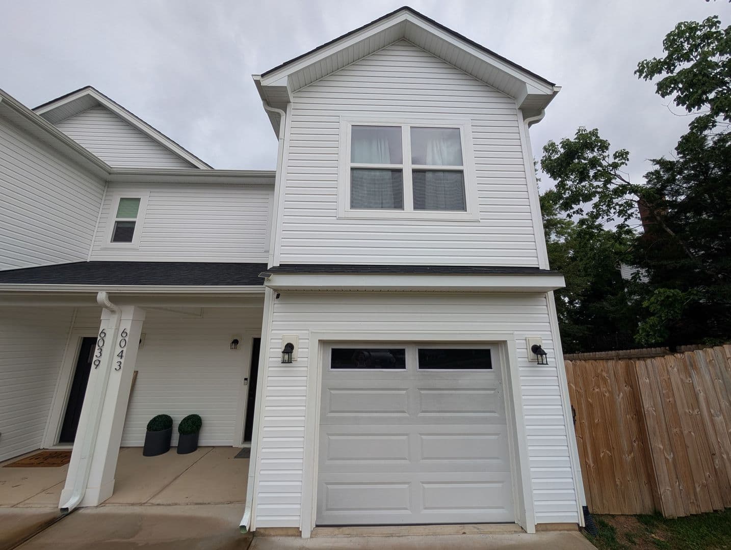 Charlotte House: 6043 Sullins Rd