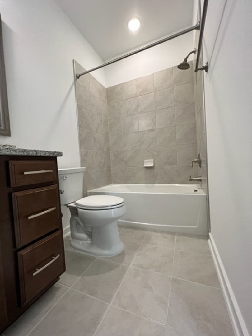 Cary House: 1110 Kiernan Grove Ln