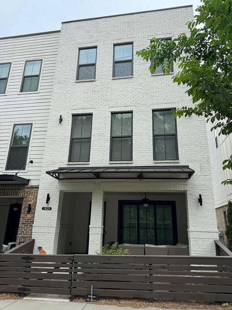 Atlanta House: 1825 La Dawn Ln NW