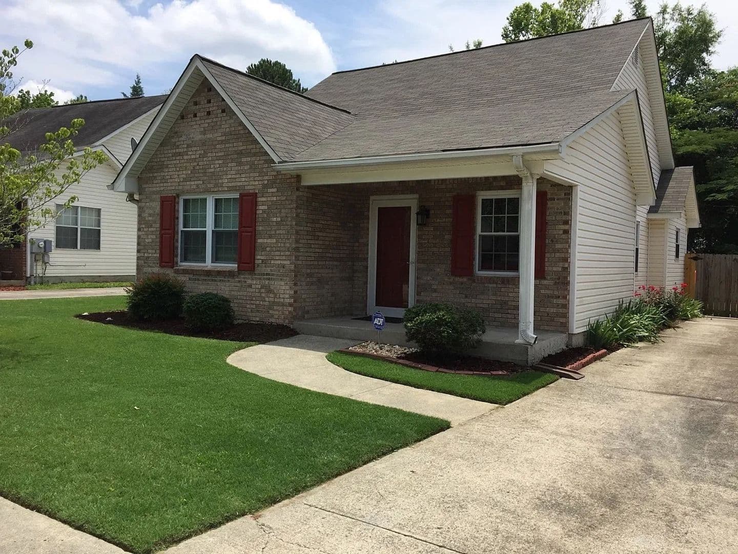 Cartersville House: 44 Pointe N Dr