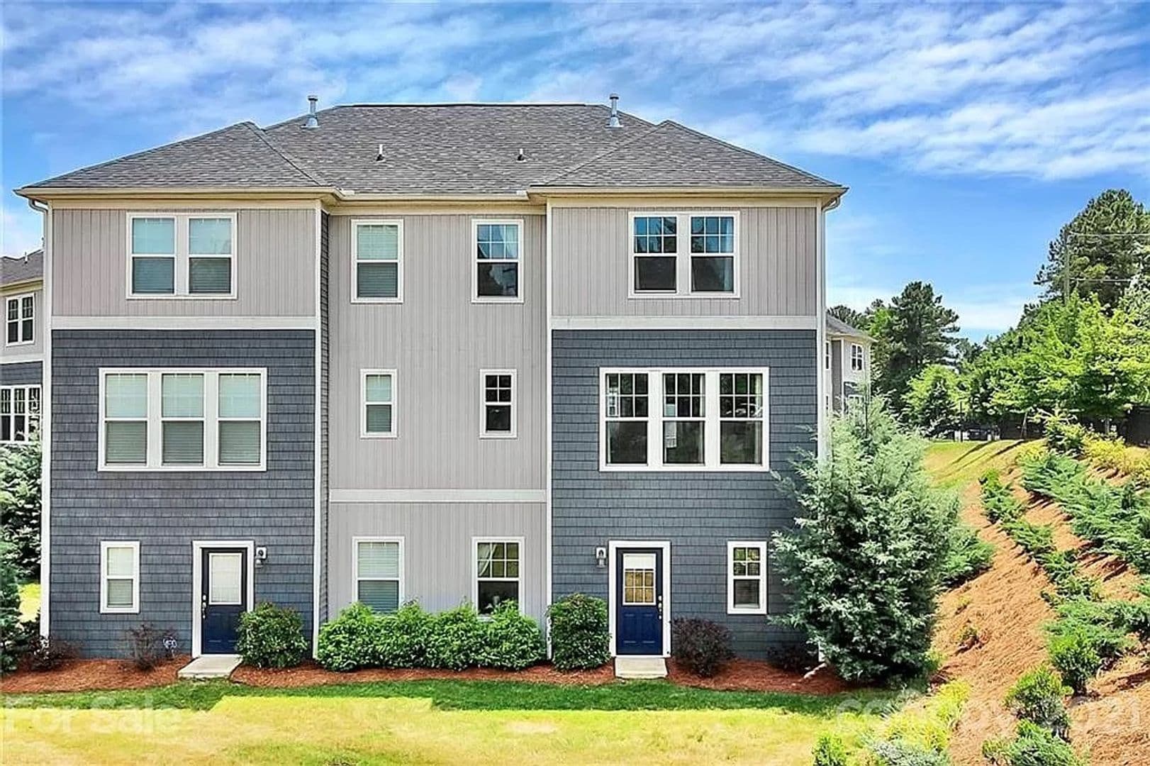 Charlotte House: 1502 Sharon Rd W