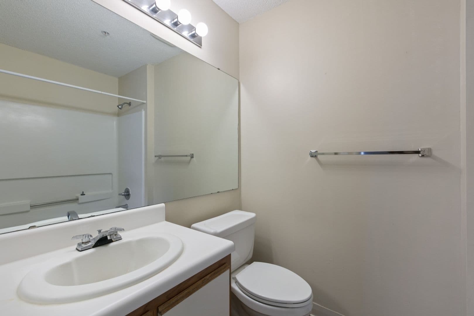 Raleigh House: 1251 #002 University Ct