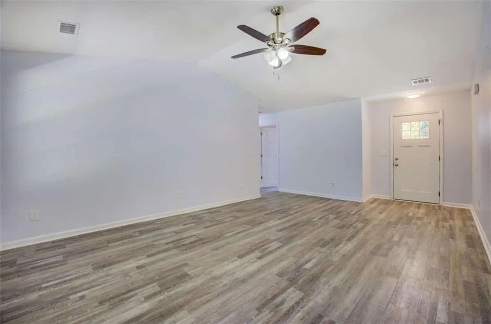 Covington House: 915 Navajo Trl