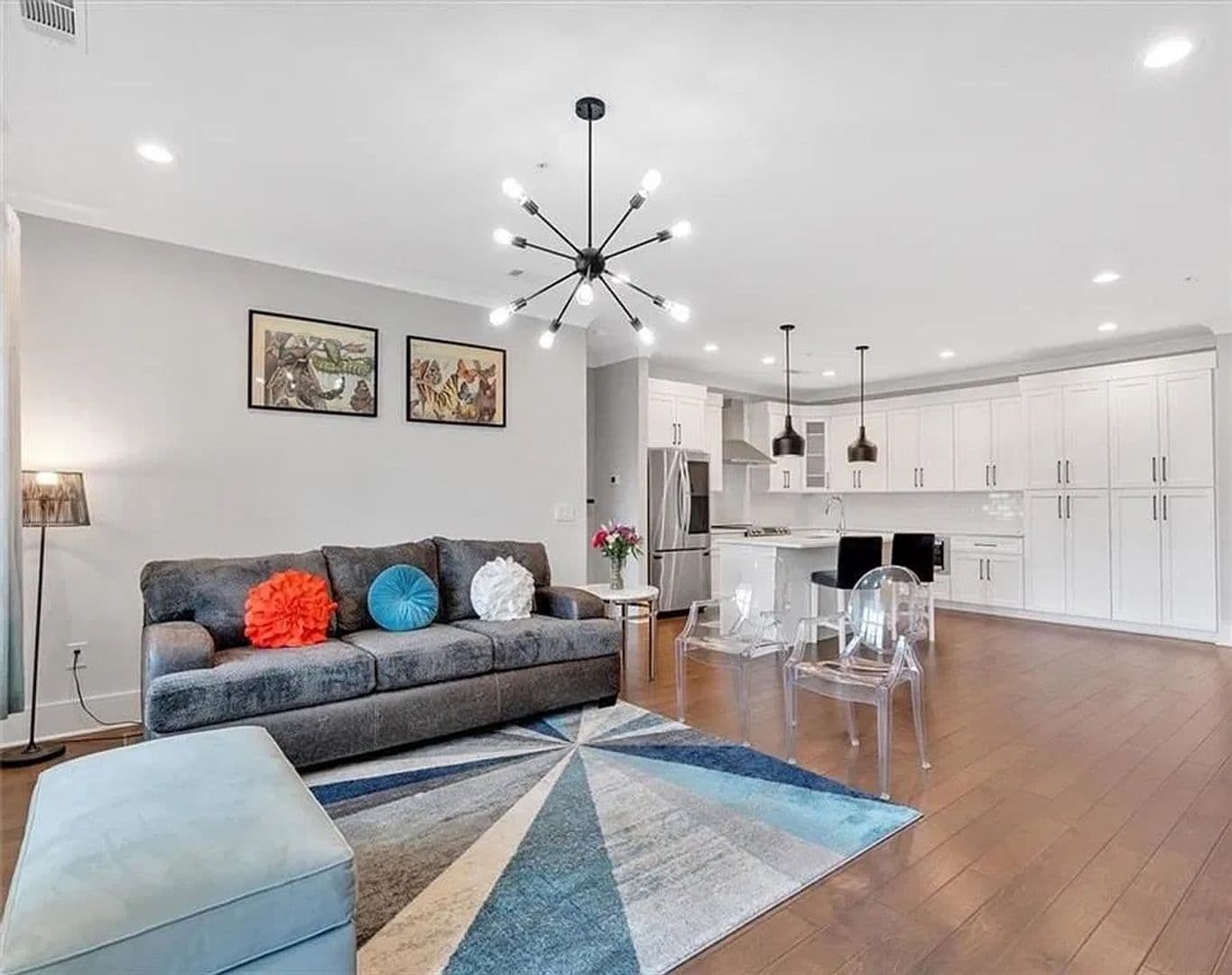 Atlanta House: 6890 Peachtree Dunwoody Rd NE