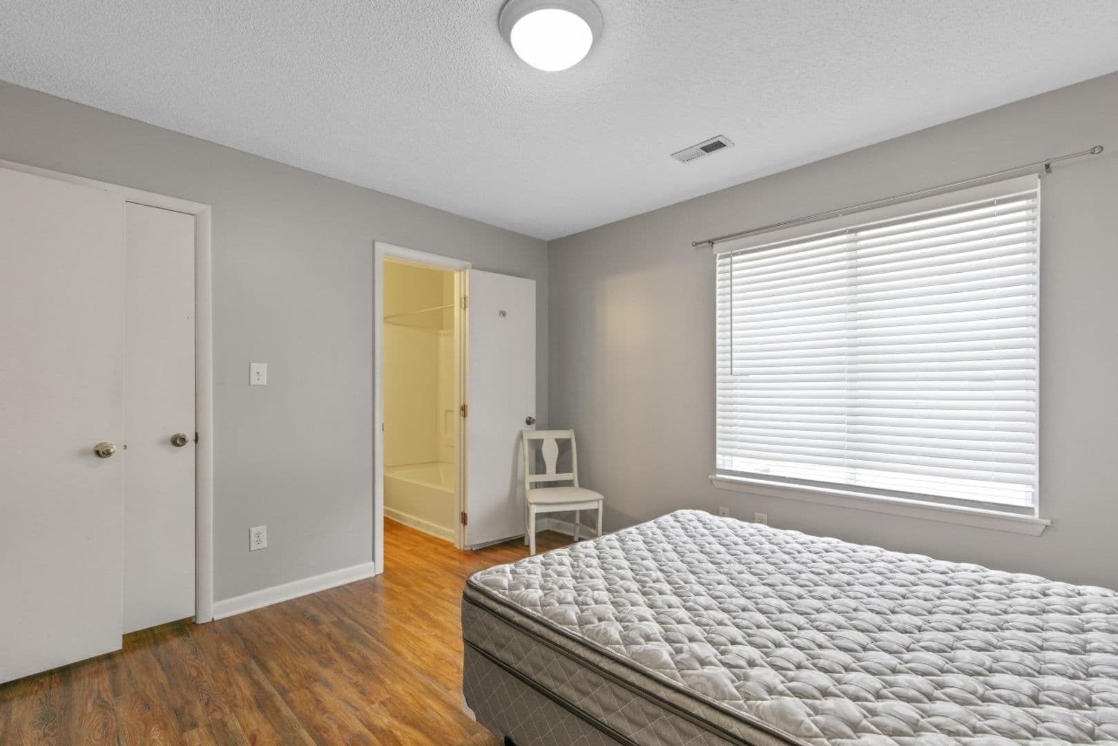 Raleigh House: 1251 #002 University Ct