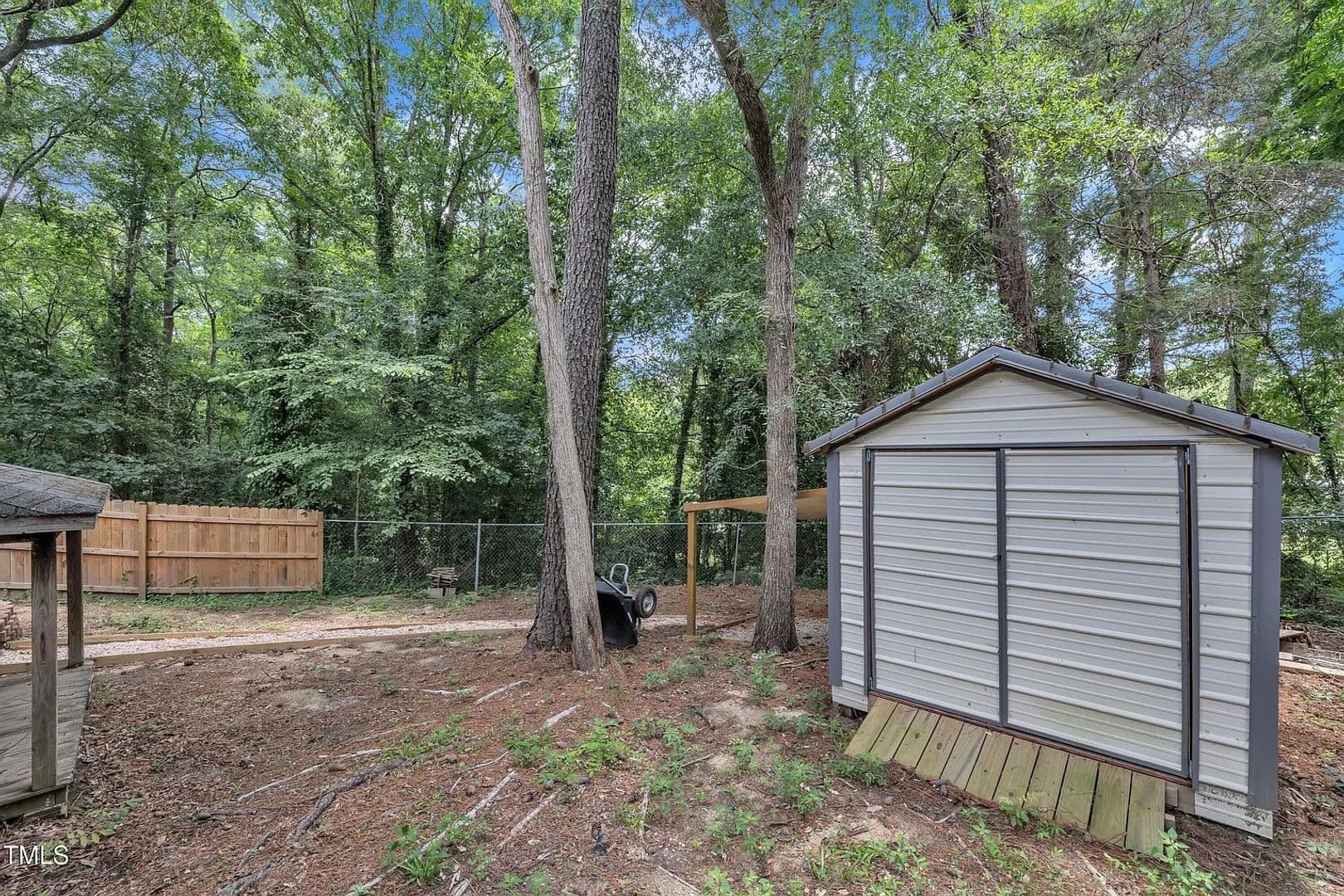 Raleigh House: 105 Tall Rock Ct