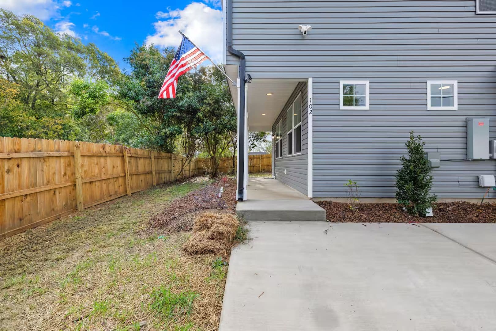 Clover House: 102 Mobley St