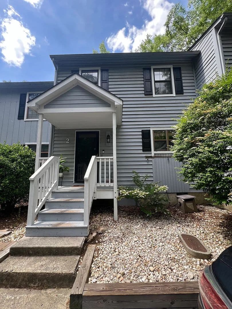 Durham House: 2 Willow Bridge Dr