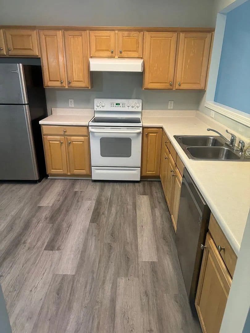 Charlotte House: 12429 Dunford St