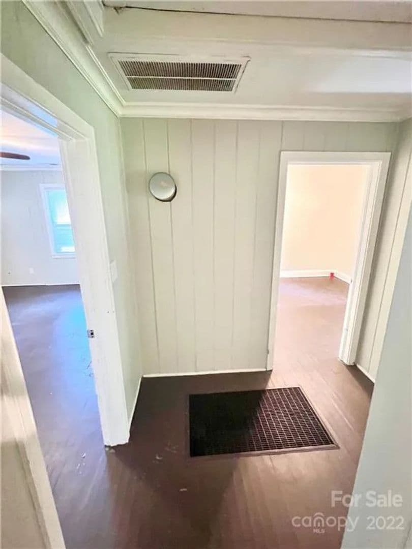Charlotte House: 1425 Remount Rd