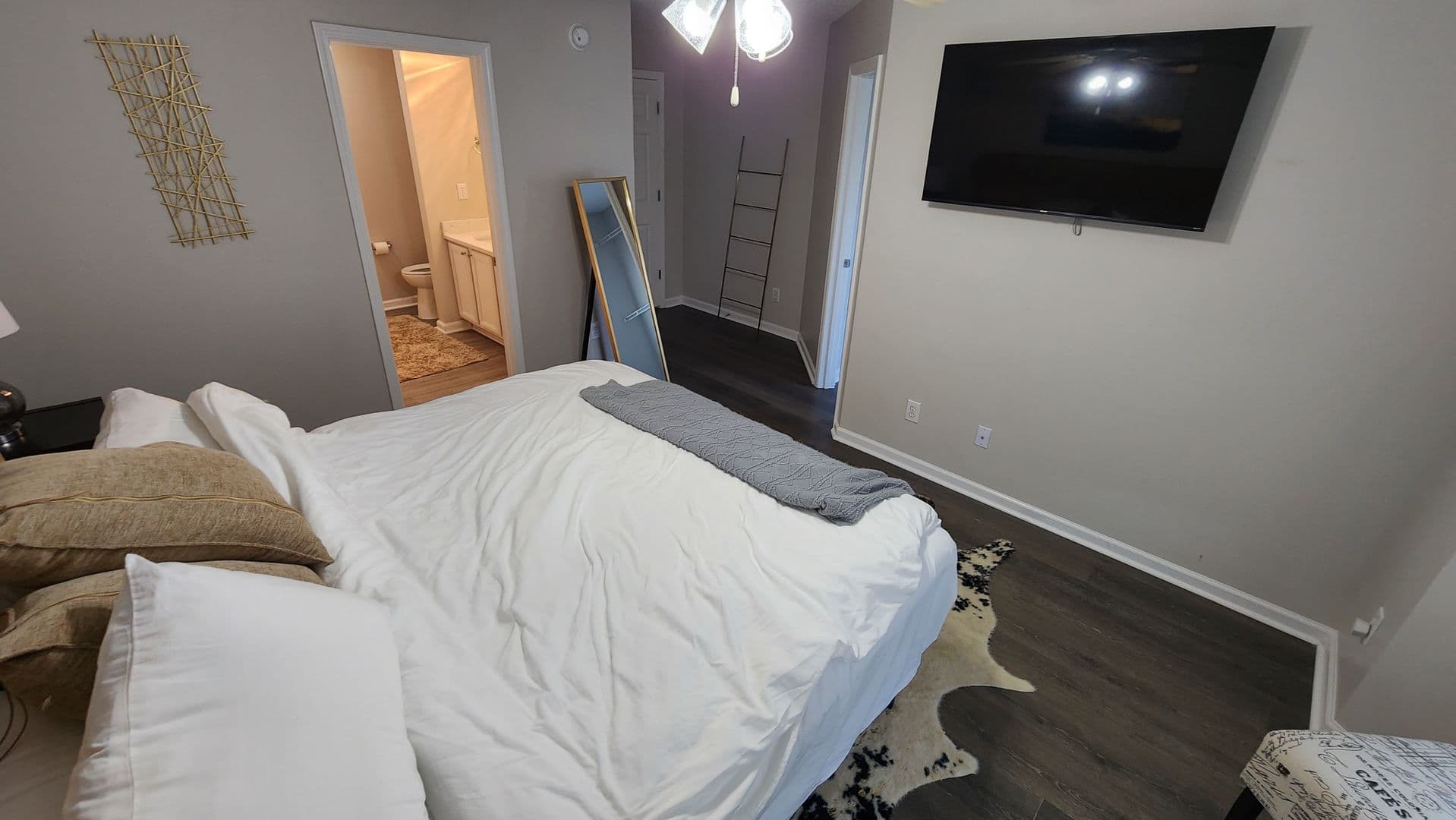 College Park House: 4850 W Park Cir
