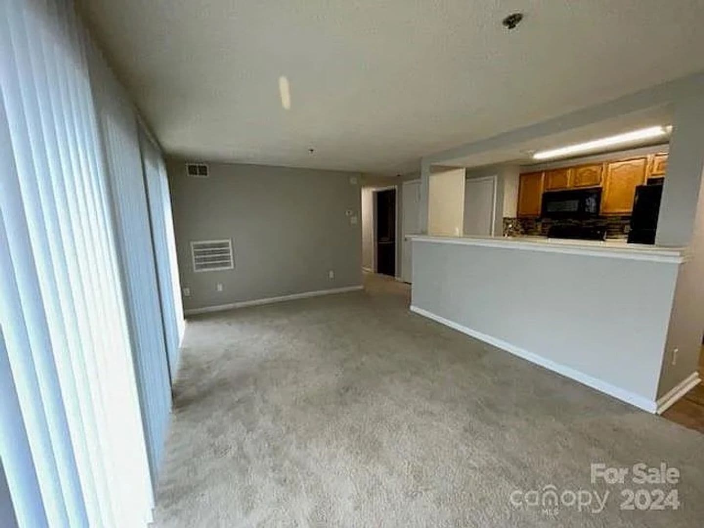 Charlotte House: 1649 Arlyn Cir