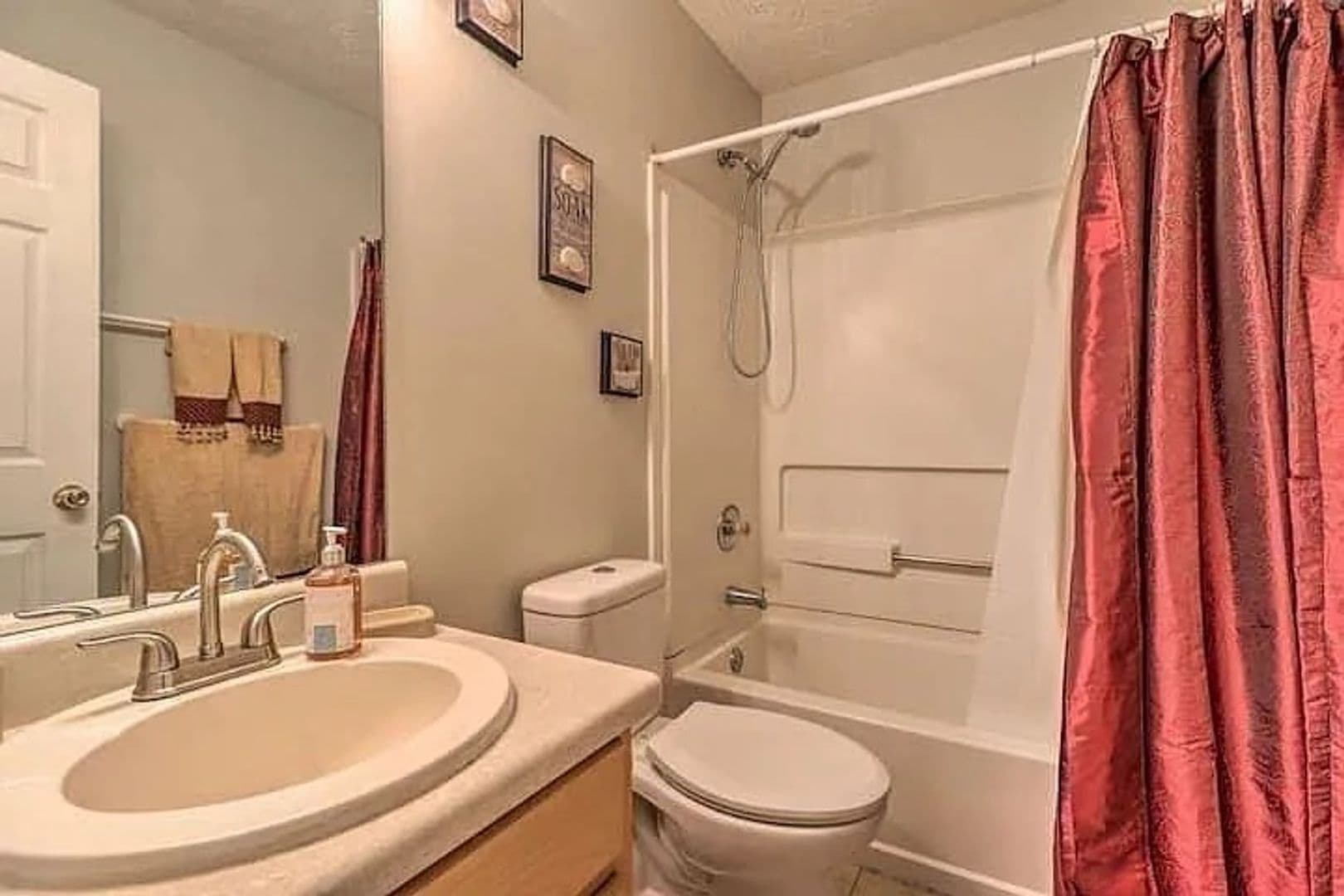 Hapeville House: 483 Oak Dr