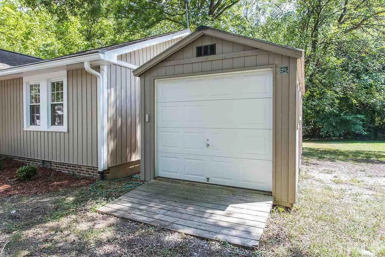 Raleigh House: 2923 Okelly St