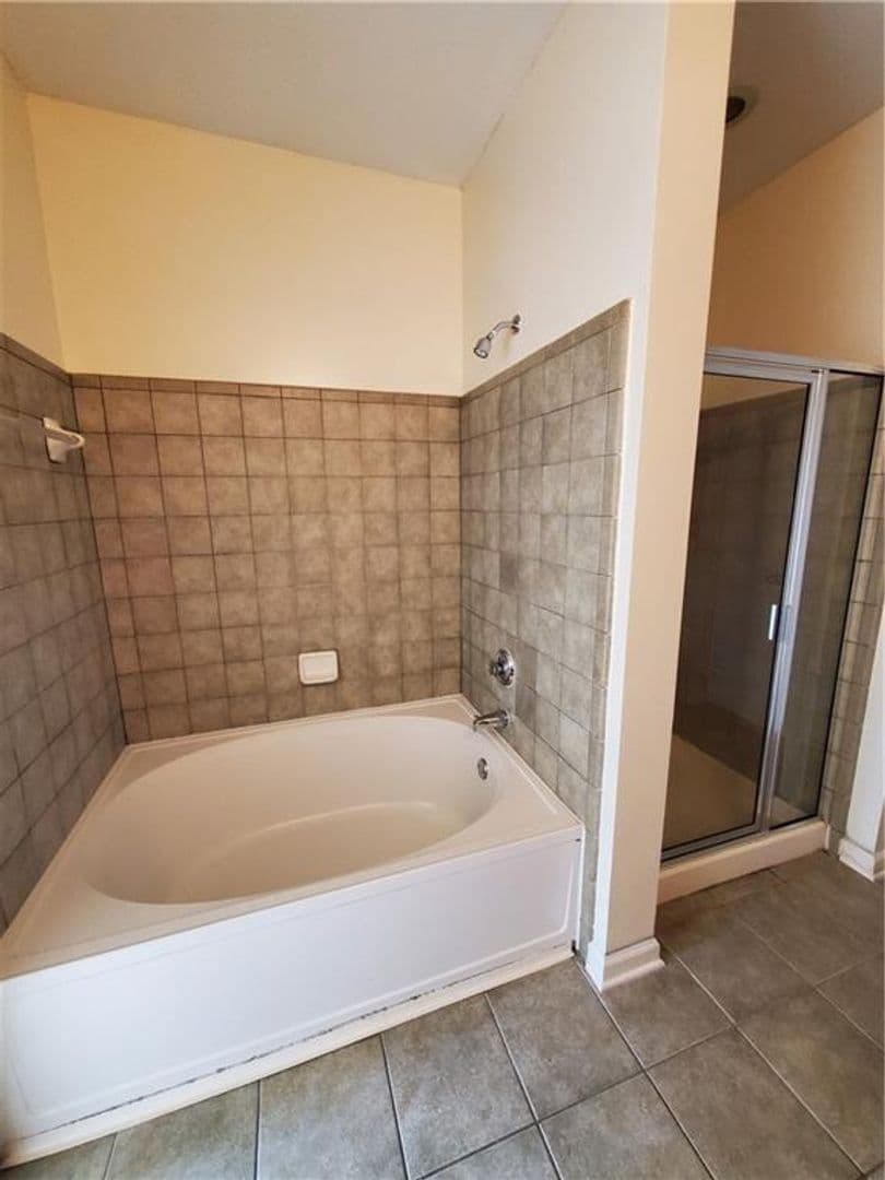 Atlanta House: 400 17th St NW