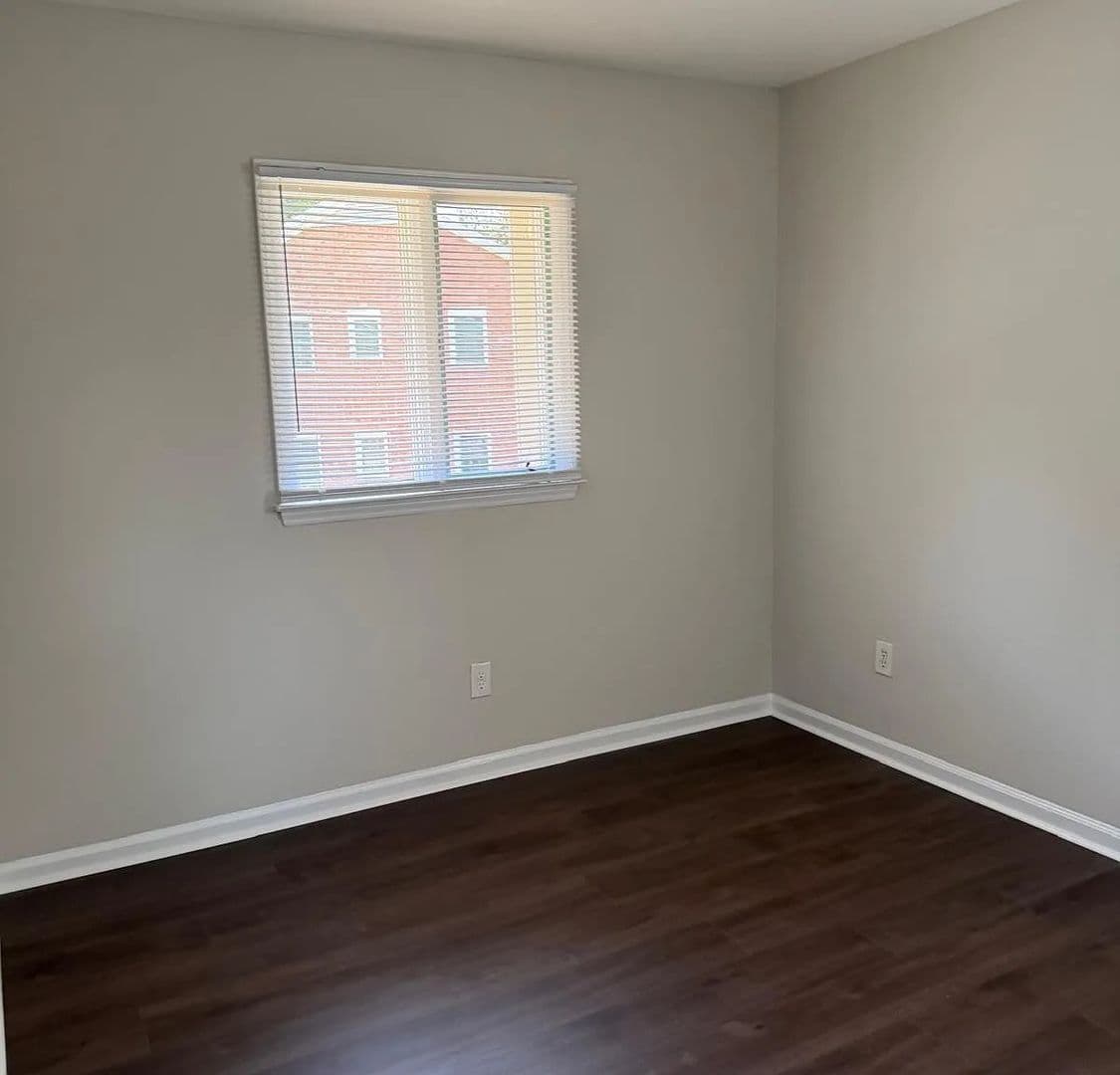 Burlington House: 1421 W Front St