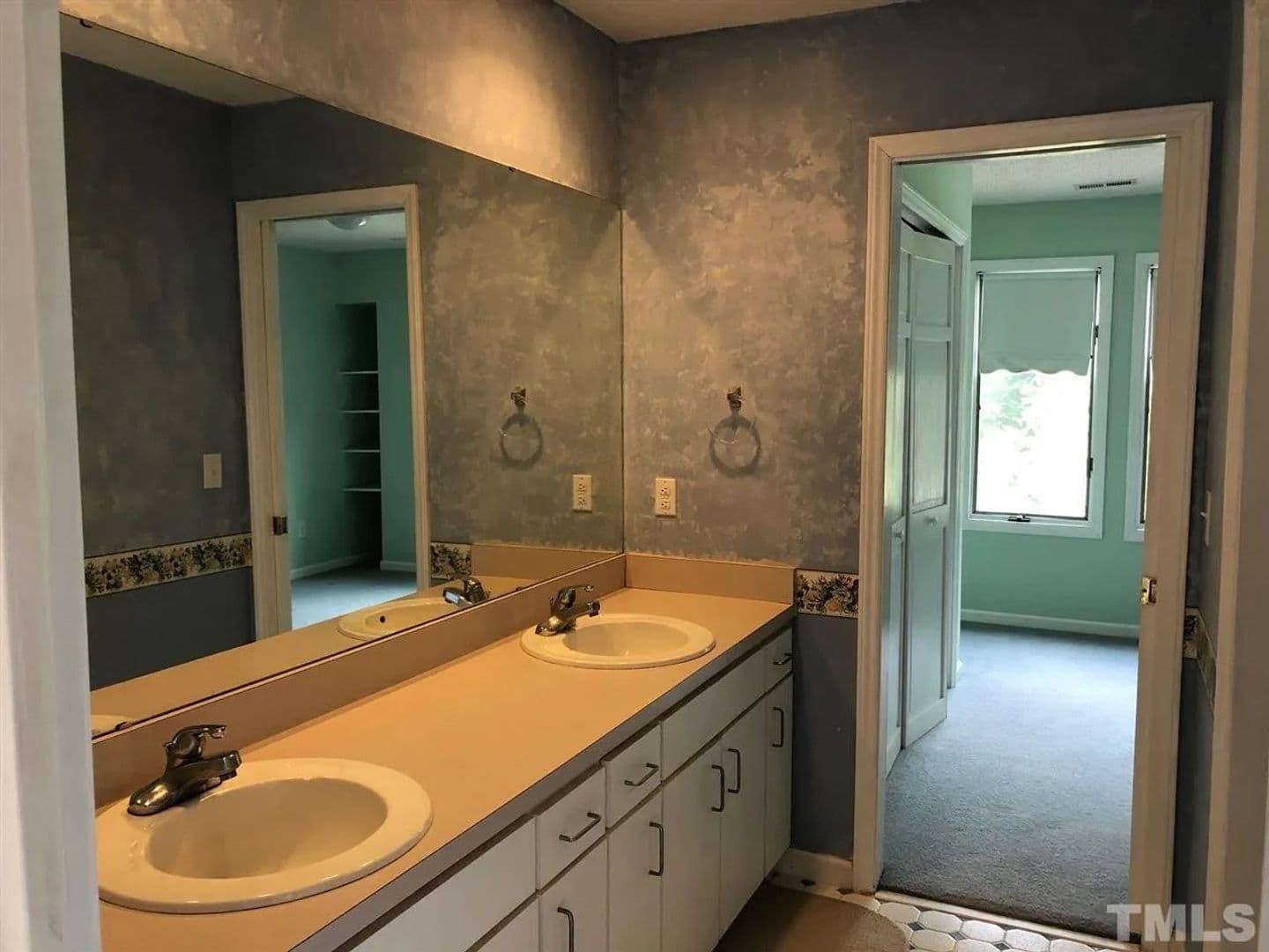 Apex House: 1010 Kingsway Dr