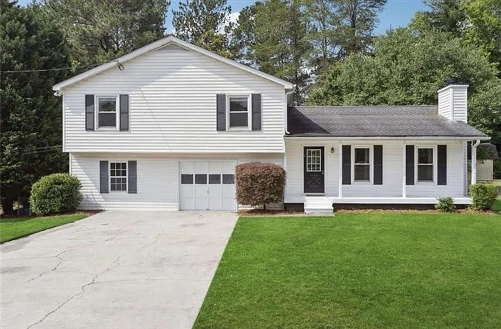 Snellville House: 3081 Brooks Dr