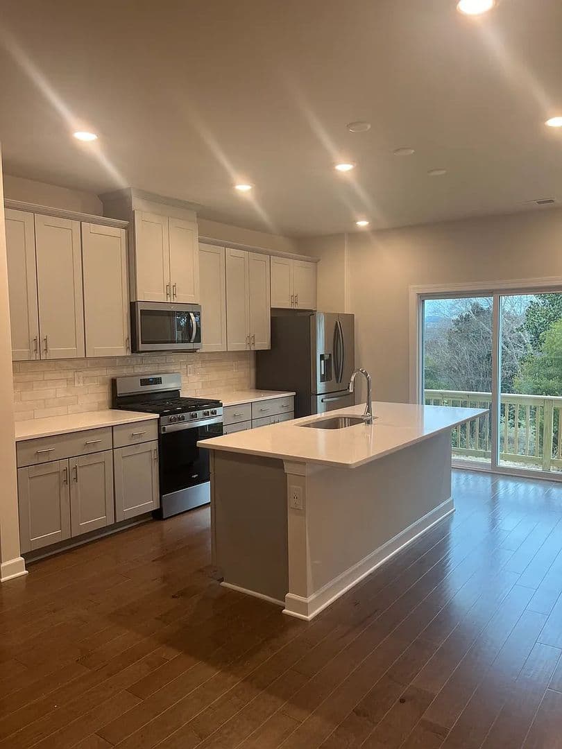 Charlotte House: 3714 Memorial Pkwy
