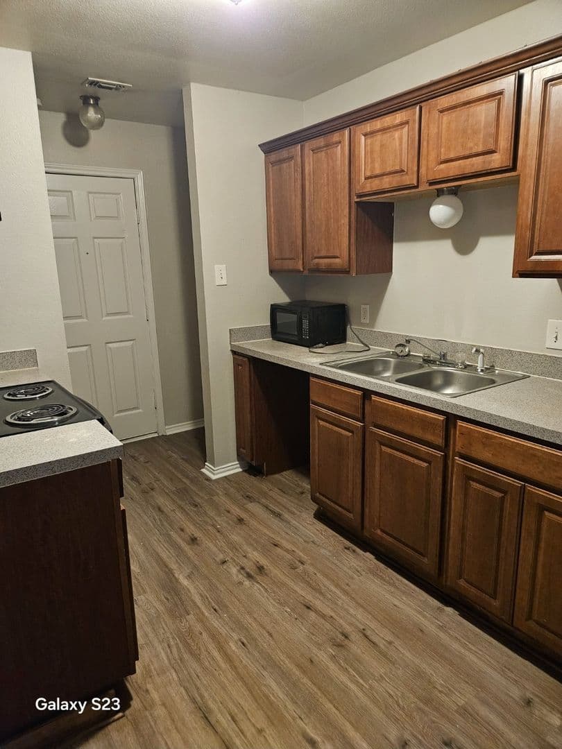 Fort Worth House: 1702 Stalcup Rd