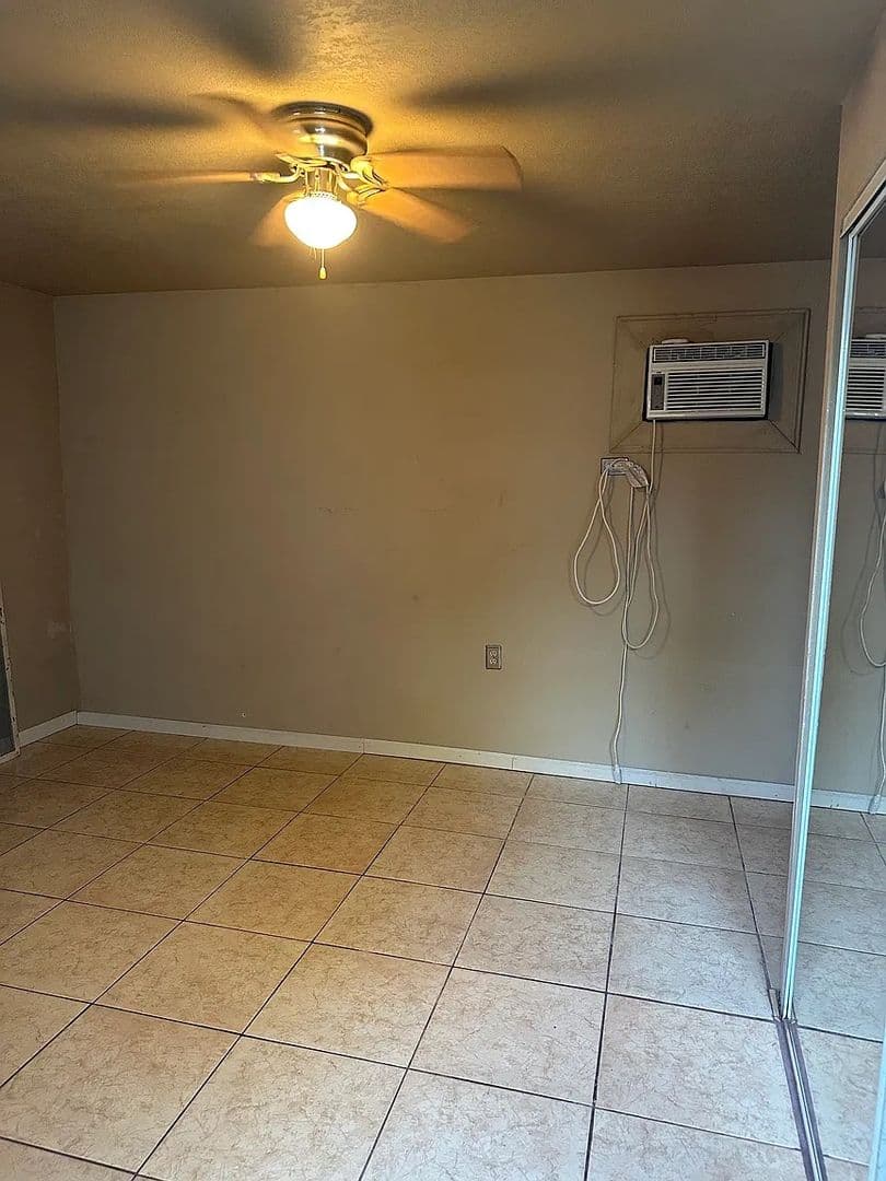 San Antonio House: 1203 Arroya Vista Dr