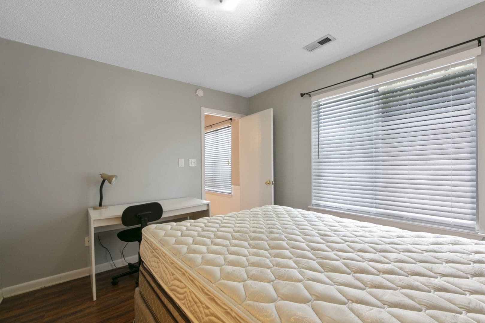 Raleigh House: 1251 #002 University Ct