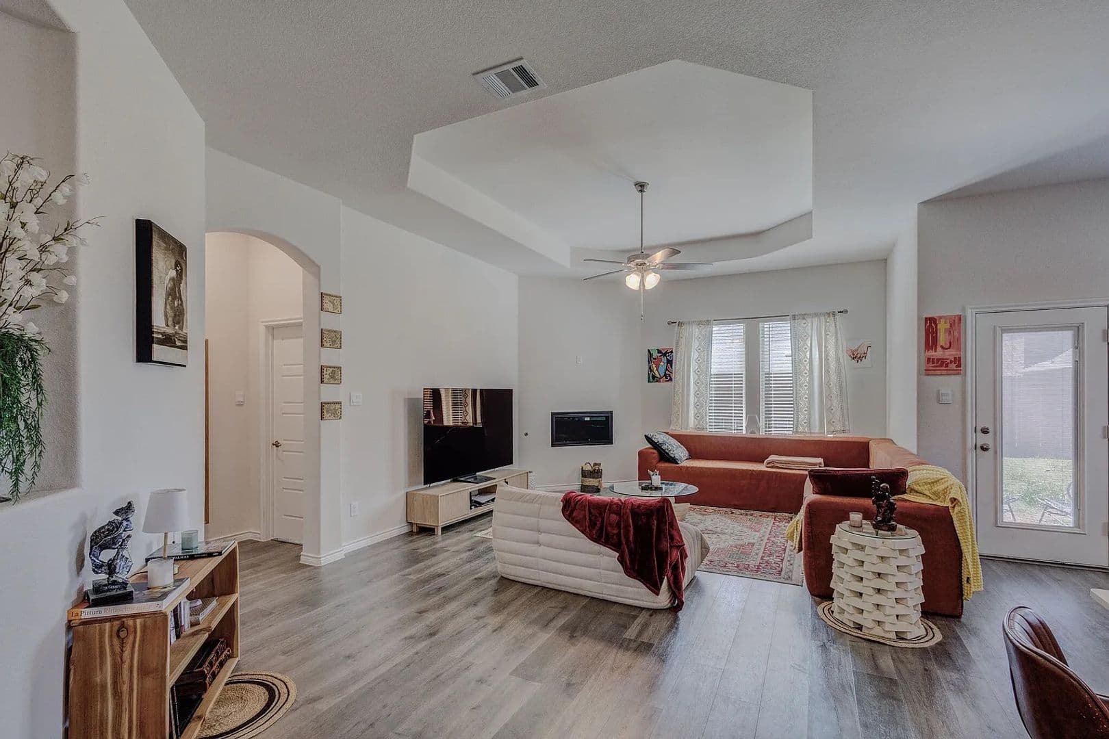 Garland House: 6993 Newby Ln
