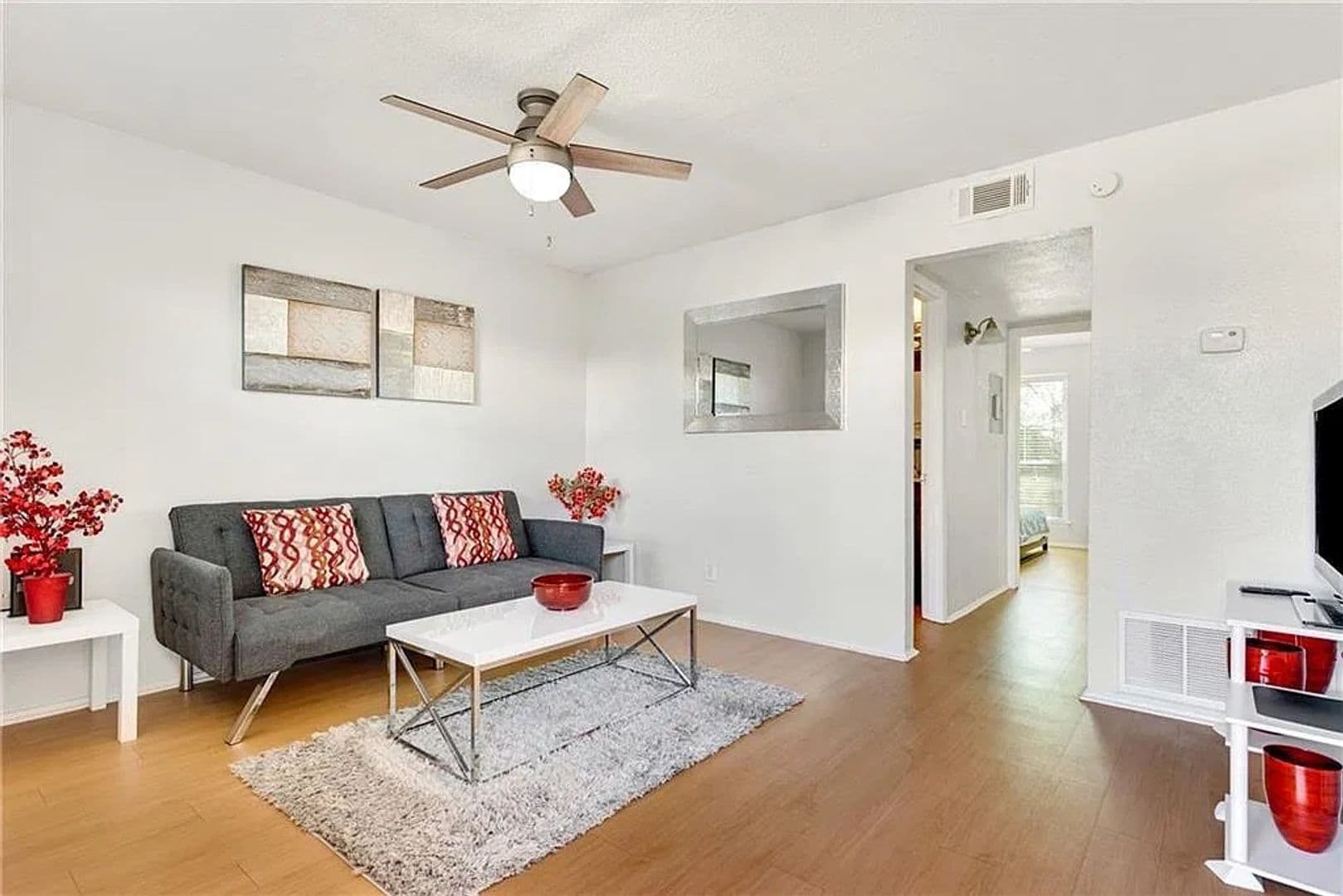 Austin House: 2401 Manor Rd