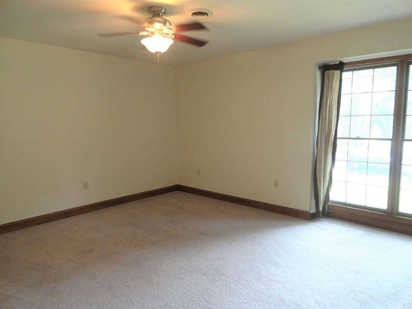 Raleigh House: 700 Grove Ave