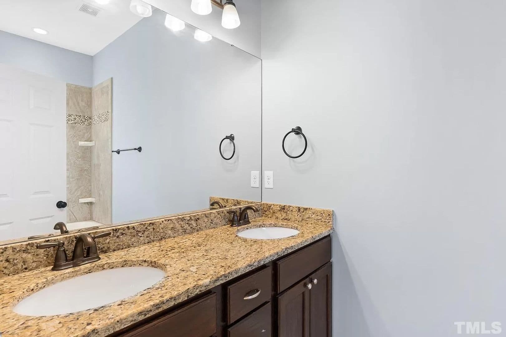 Raleigh House: 129 #102 Pineland Cir