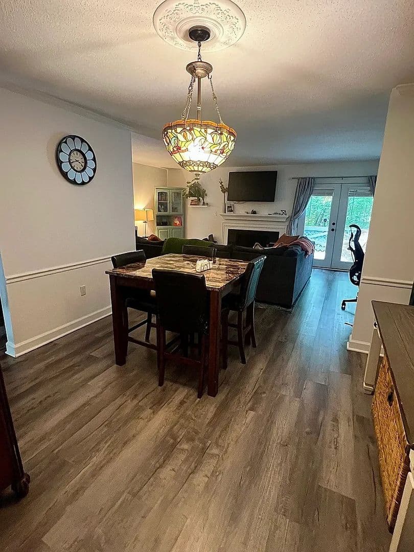 Durham House: 2 Willow Bridge Dr