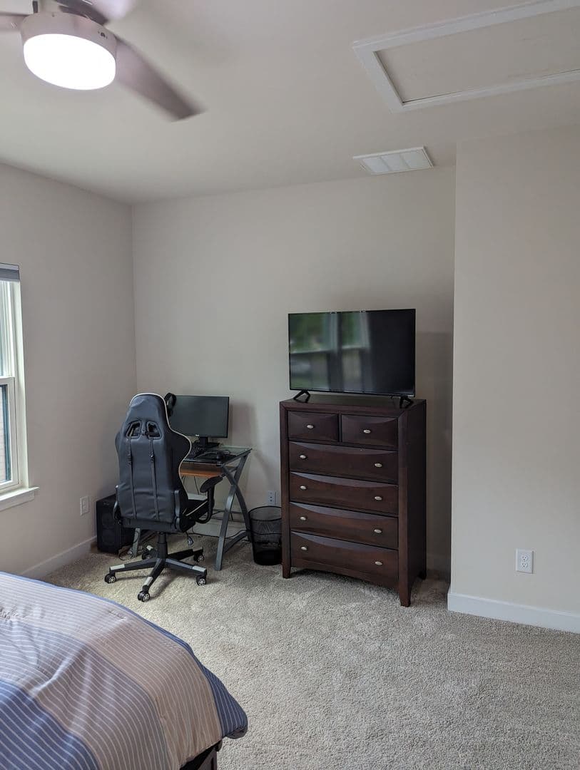 Charlotte House: 1114 Gleason Wy