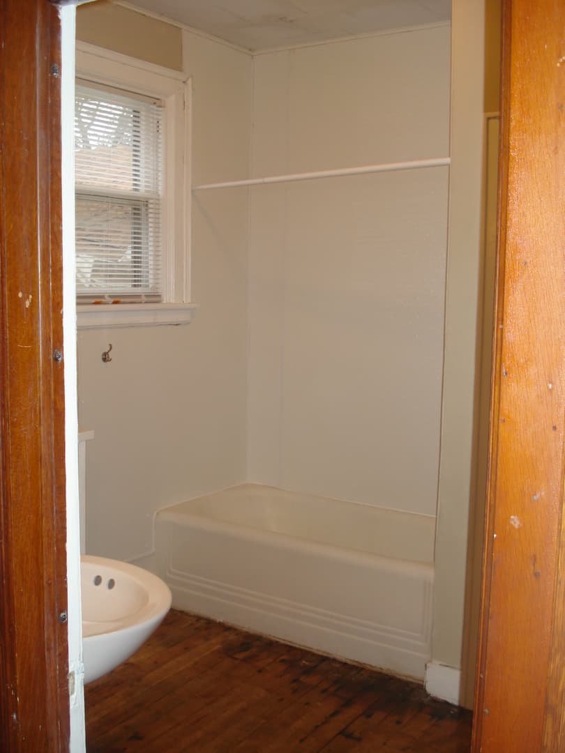 Austin Apartment: 915 1st Drive NW