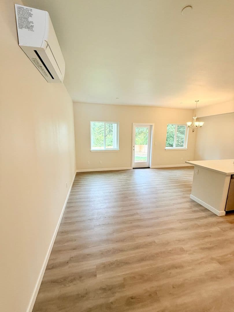 Bremerton Apartment: 5158/5160 W Francis St