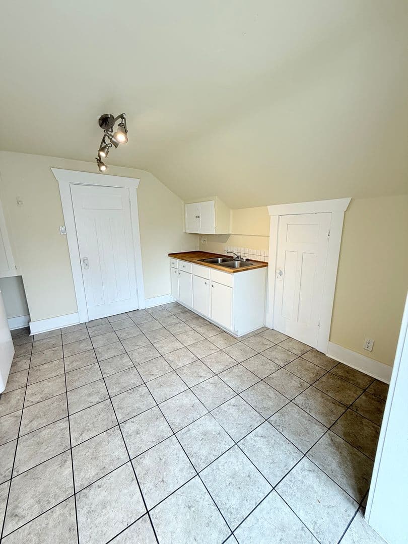 Bremerton Apartment: 1747 6th St.