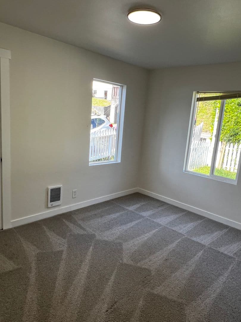 Bremerton Apartment: 804/806 S Marion Ave
