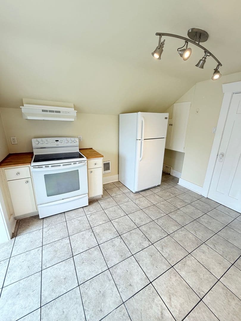 Bremerton Apartment: 1747 6th St.