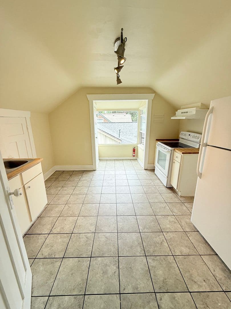Bremerton Apartment: 1747 6th St.