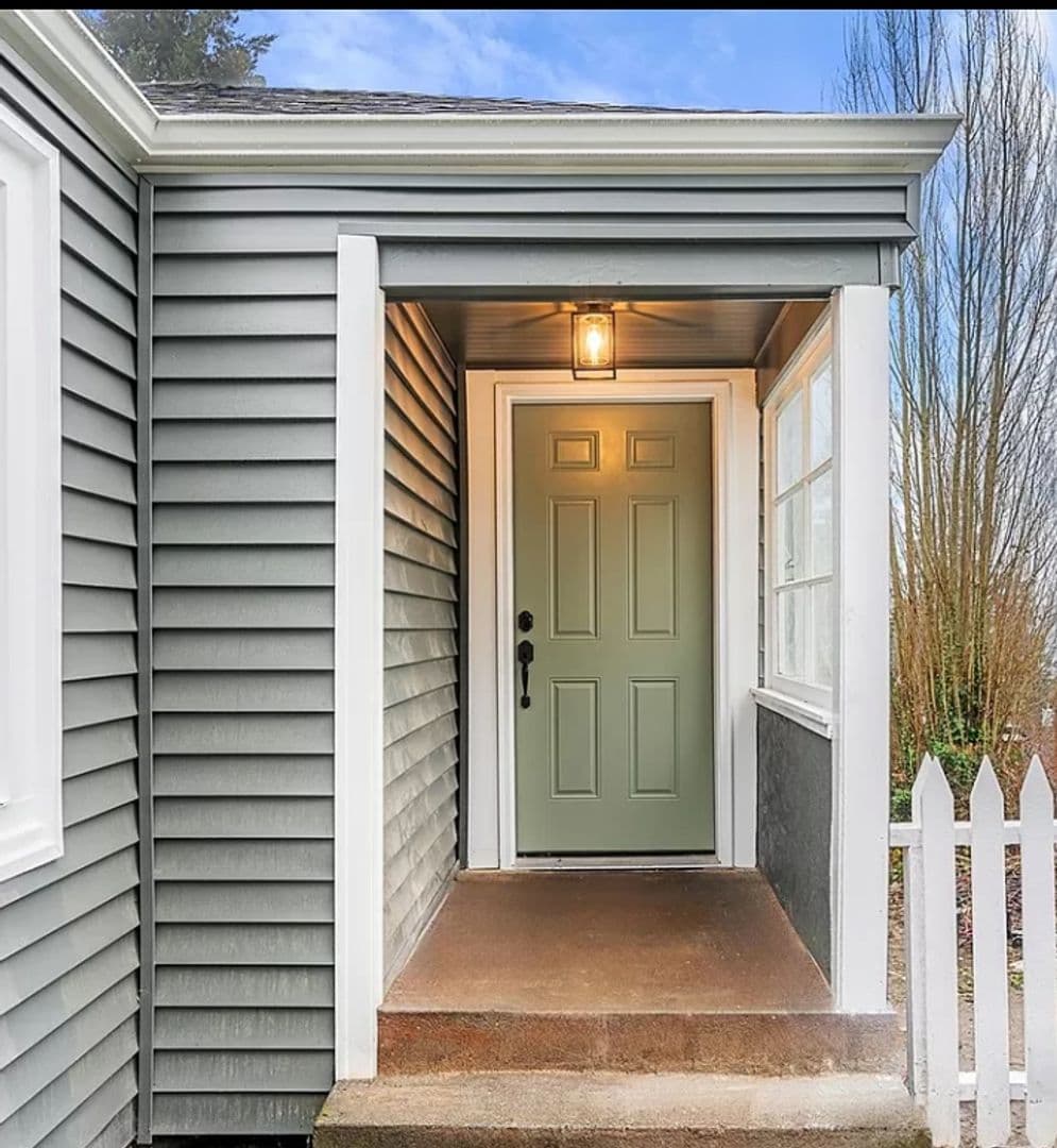 Bremerton Apartment: 804/806 S Marion Ave